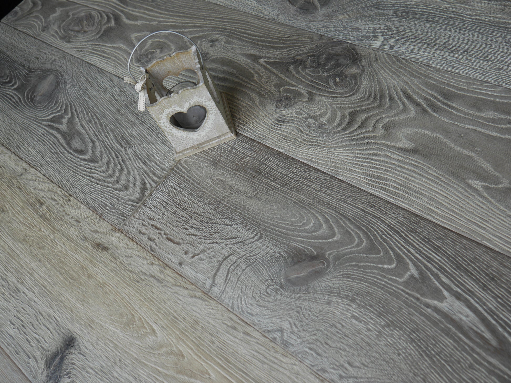 ⤓: 15mm ↔: 220mm ↕: 2200mm Ravenmoor Charcoal Distressed Engineered Oak