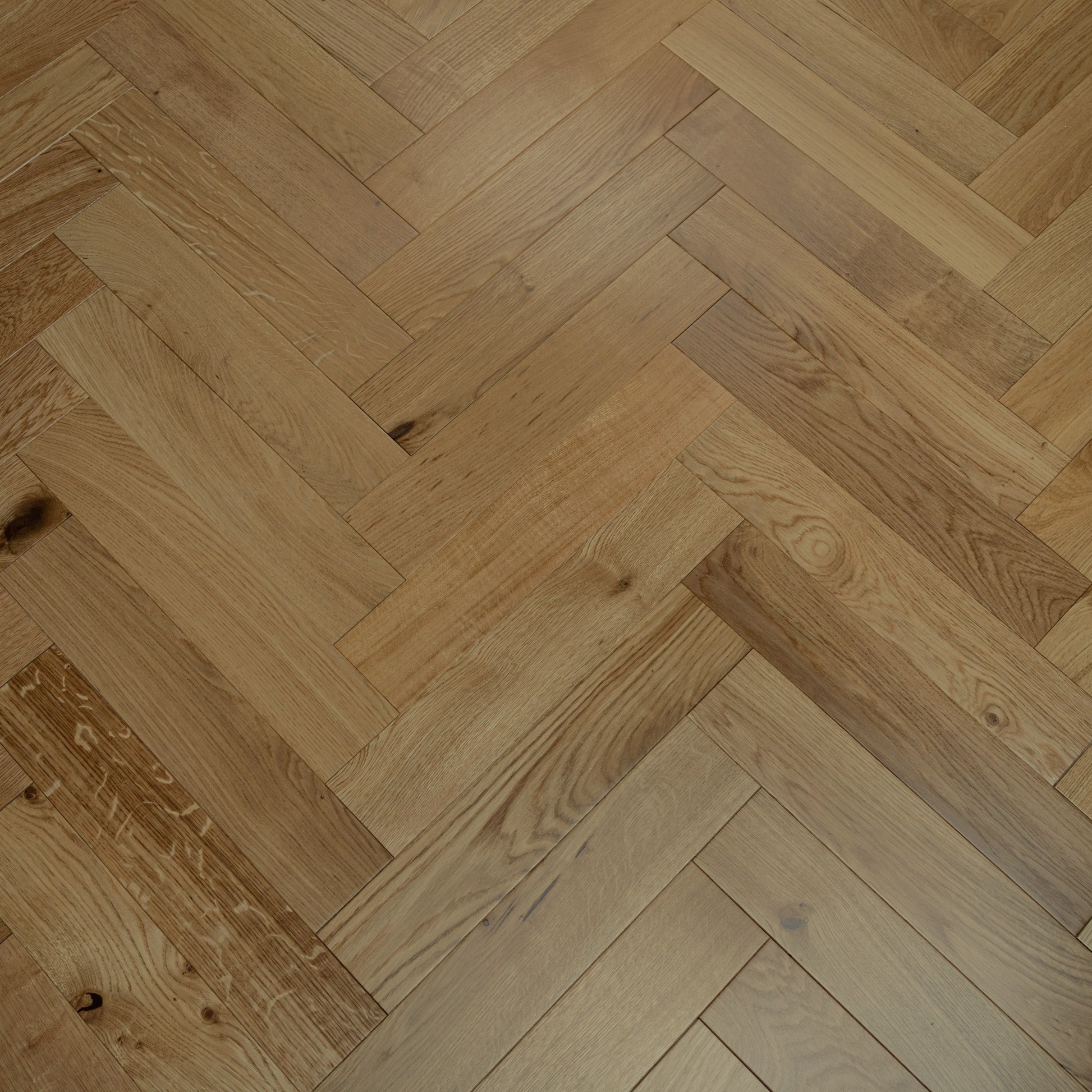 ⤓: 18mm ↔: 90mm ↕: 400mm Lacquered Oak Herringbone Flooring – Ashford Vale