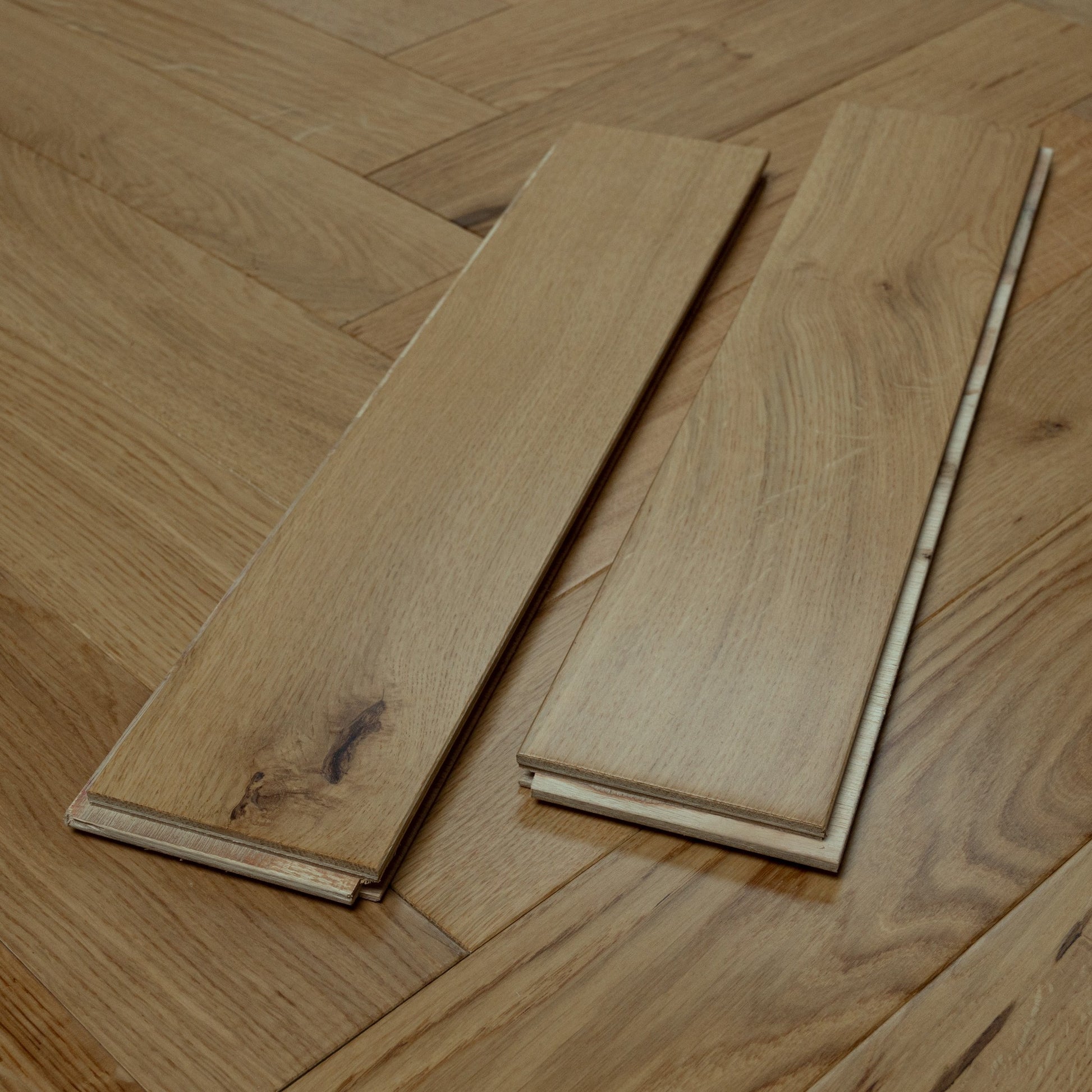 ⤓: 18mm ↔: 90mm ↕: 400mm Lacquered Oak Herringbone Flooring – Ashford Vale