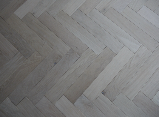 ⤓: 18mm ↔: 125mm ↕: 600mm Rawcrest Herringbone Engineered Oak