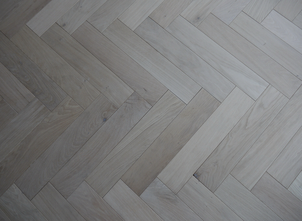⤓: 14mm ↔: 90mm ↕: 450mm Rawven Herringbone Engineered Oak
