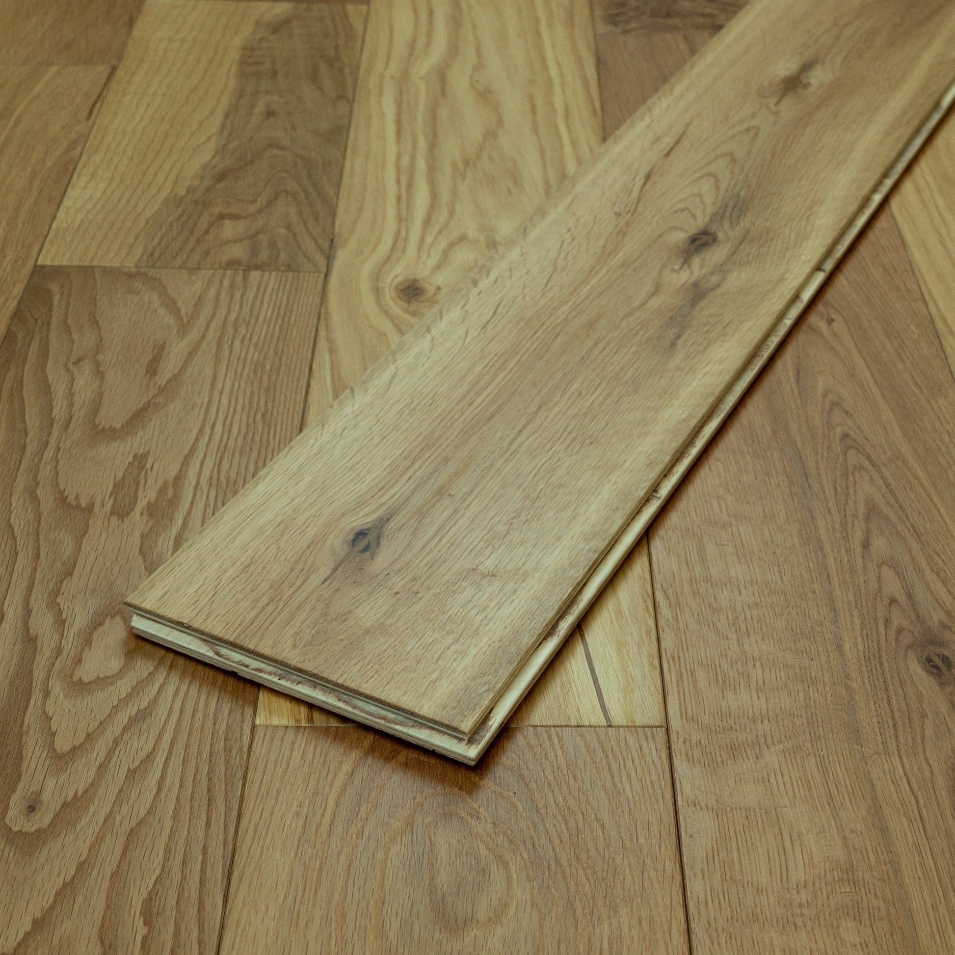 ⤓: 14mm ↔: 150mm ↕: 300-1200mm Lunor Vale Engineered Oak