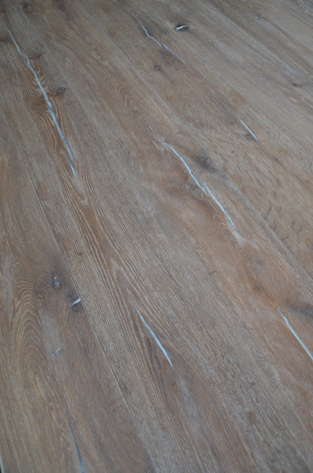 ⤓: 15mm ↔: 220mm ↕: 2200mm Wintermere Smoked Distressed Engineered Oak