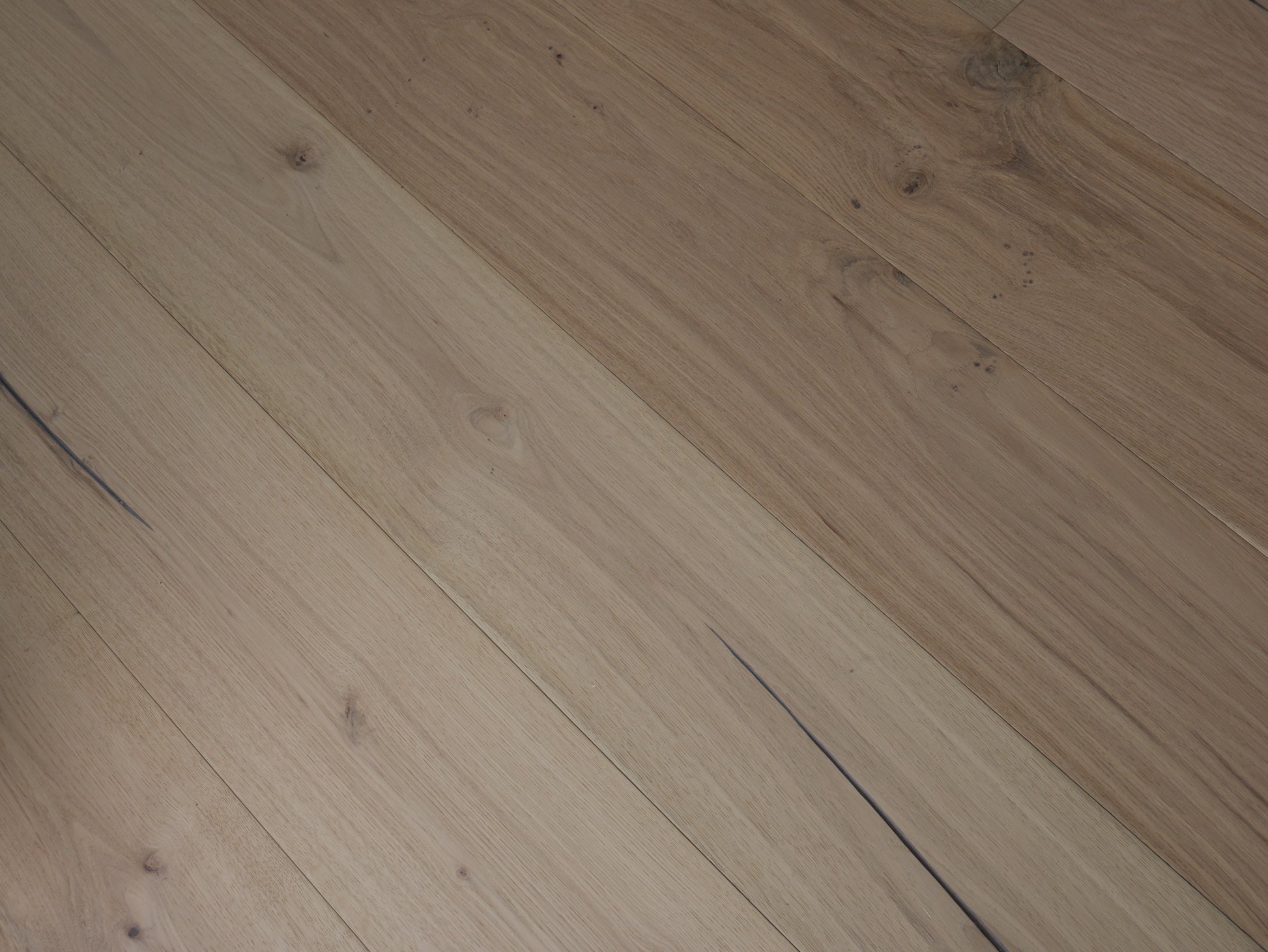 ⤓: 14mm ↔: 190mm ↕: 1900mm Handor Vale Distressed Engineered Oak