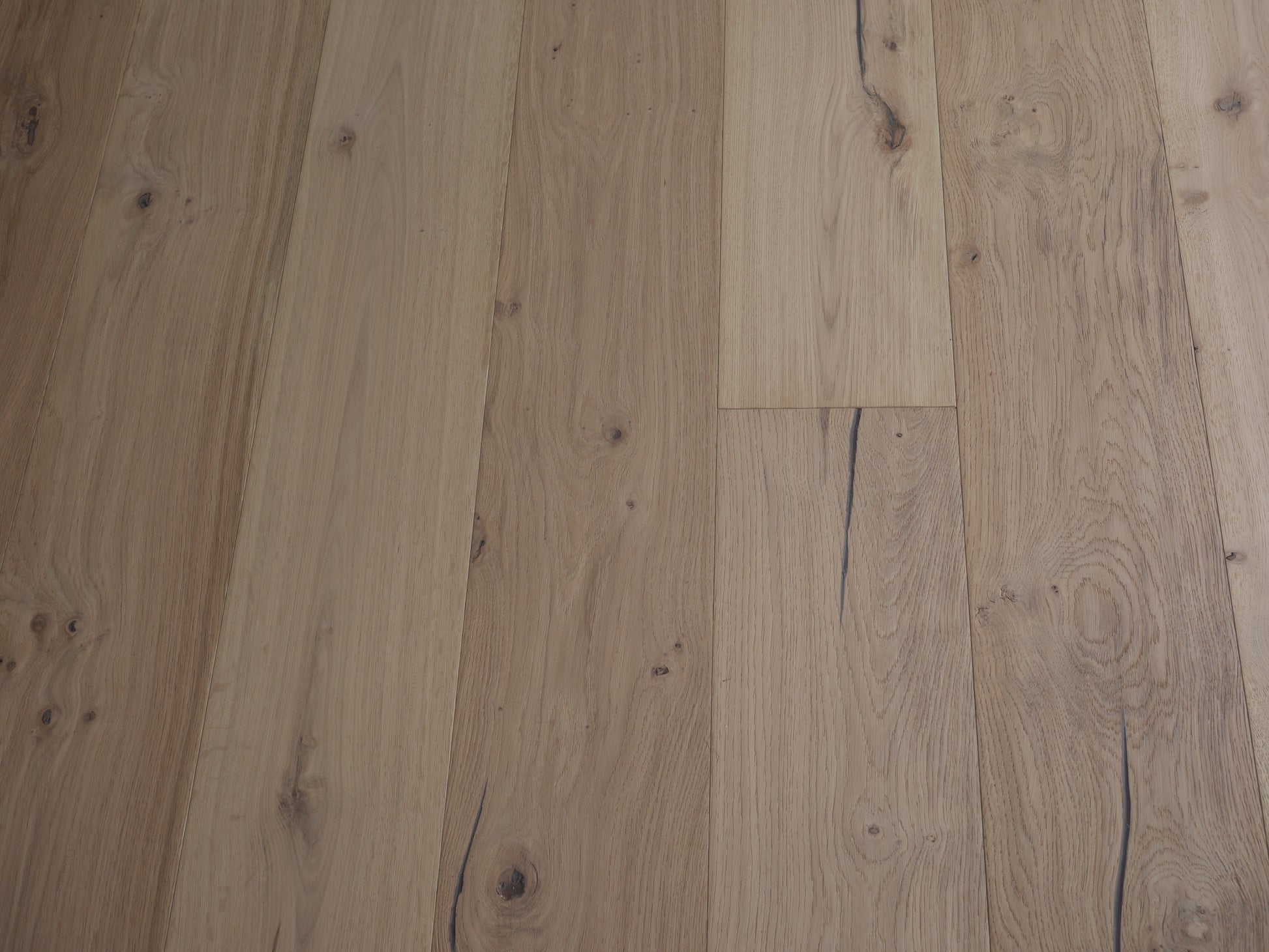 ⤓: 14mm ↔: 190mm ↕: 1900mm Handor Vale Distressed Engineered Oak