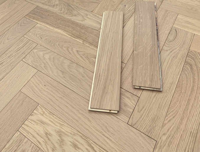 ⤓: 10mm ↔: 90mm ↕: 450mm Elden Mire Engineered Oak