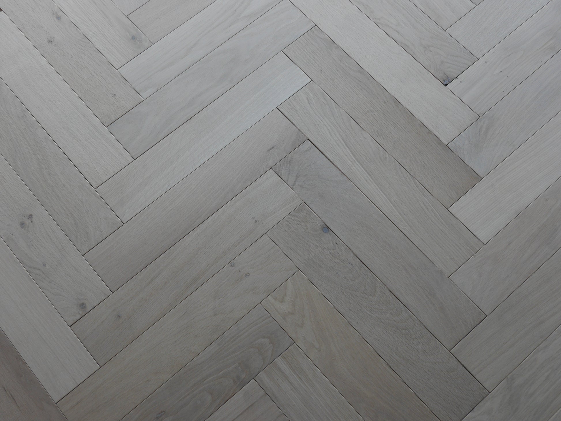 ⤓: 14mm ↔: 90mm ↕: 450mm Rawven Herringbone Engineered Oak