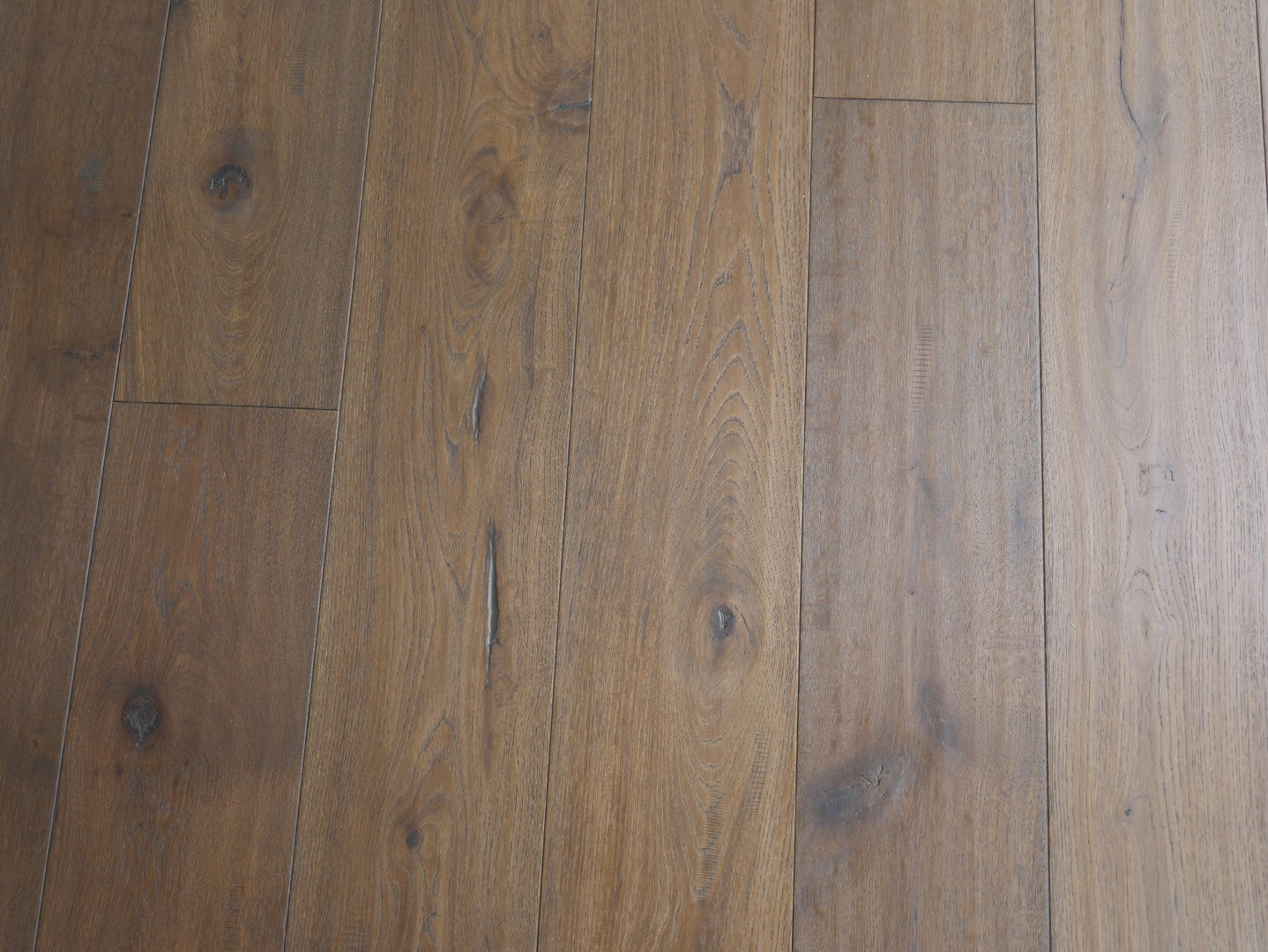 ⤓: 14mm ↔: 190mm ↕: 1900mm Branor Crest Distressed Engineered Oak